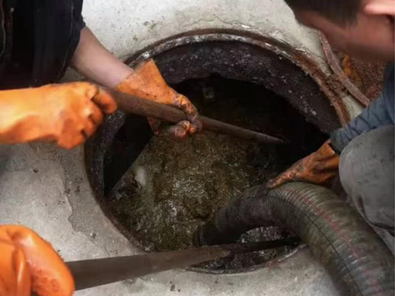 商水清理化粪池时如何避免沼气的危害？